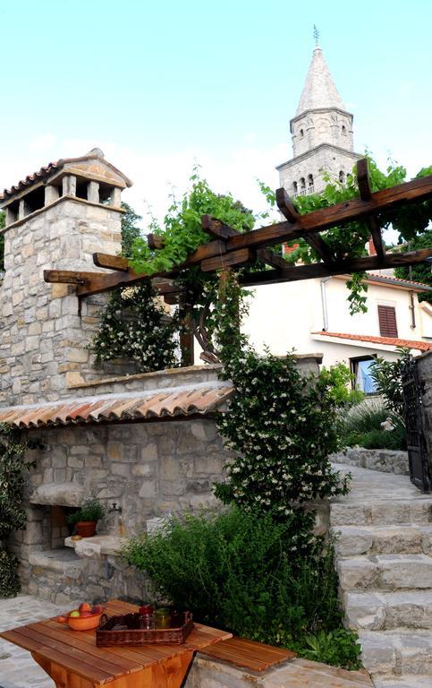 Holiday Homes Poli Svetega Antona Gračišće Dış mekan fotoğraf