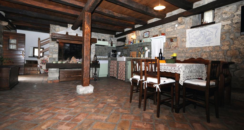 Holiday Homes Poli Svetega Antona Gračišće Dış mekan fotoğraf