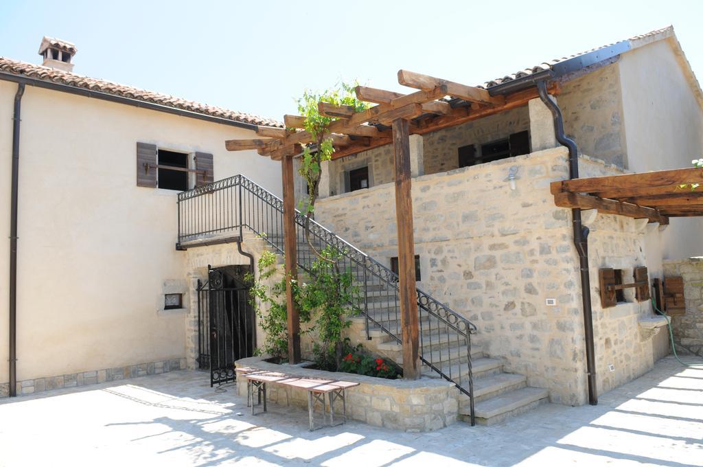 Holiday Homes Poli Svetega Antona Gračišće Oda fotoğraf