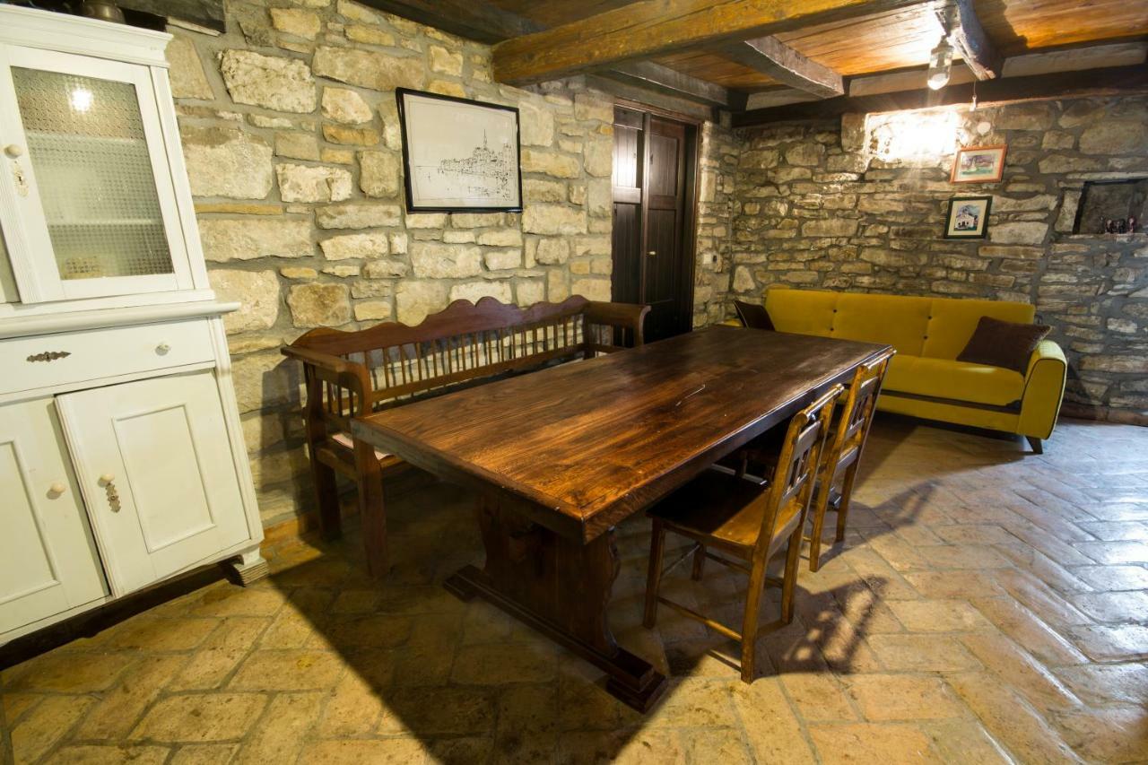 Holiday Homes Poli Svetega Antona Gračišće Dış mekan fotoğraf