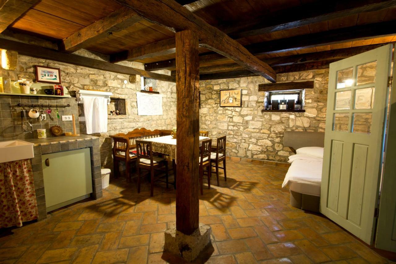 Holiday Homes Poli Svetega Antona Gračišće Dış mekan fotoğraf